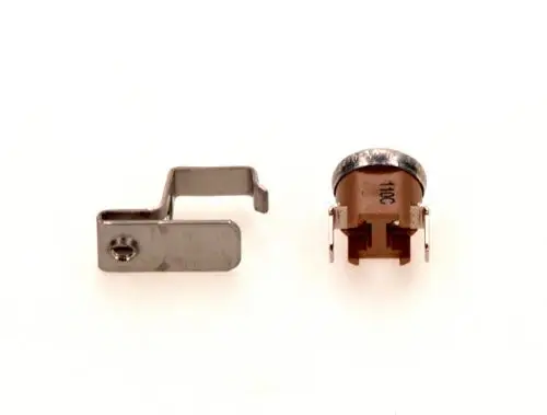 Temperaturbegrenzer von Bosch, bestehend aus einem Metallclip und einem runden Einsatz mit zwei Anschlüssen, auf hellem Hintergrund.